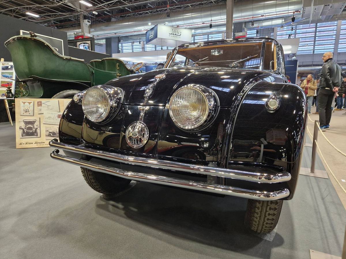 Na prodej se objevila jedna z 25 dochovaných Tater 77, prodává ji pražská firma Auto Veteran Company.