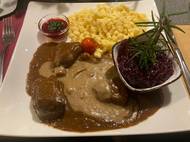Vydatná večeře z oblíbené filzmooské restaurace Lieblingsplatz...