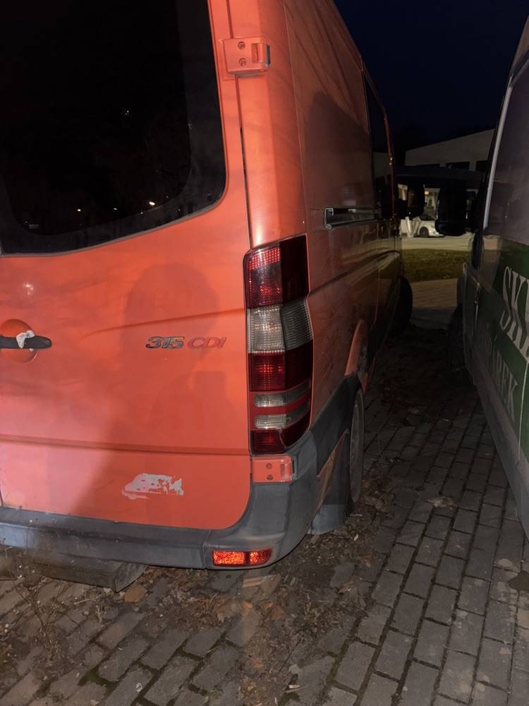 Dobrý den, toto auto je již v řešení s oddělením dopravy.