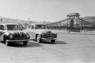 Co se vám líbí víc? Tatra a M20 Pobieda? Budapešť 1954.