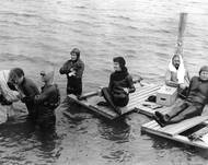 Rozhodnutí natáčet film na otevřeném moři přineslo kromě potíží s hlavní rekvizitou celou řadu nečekaných výzev.