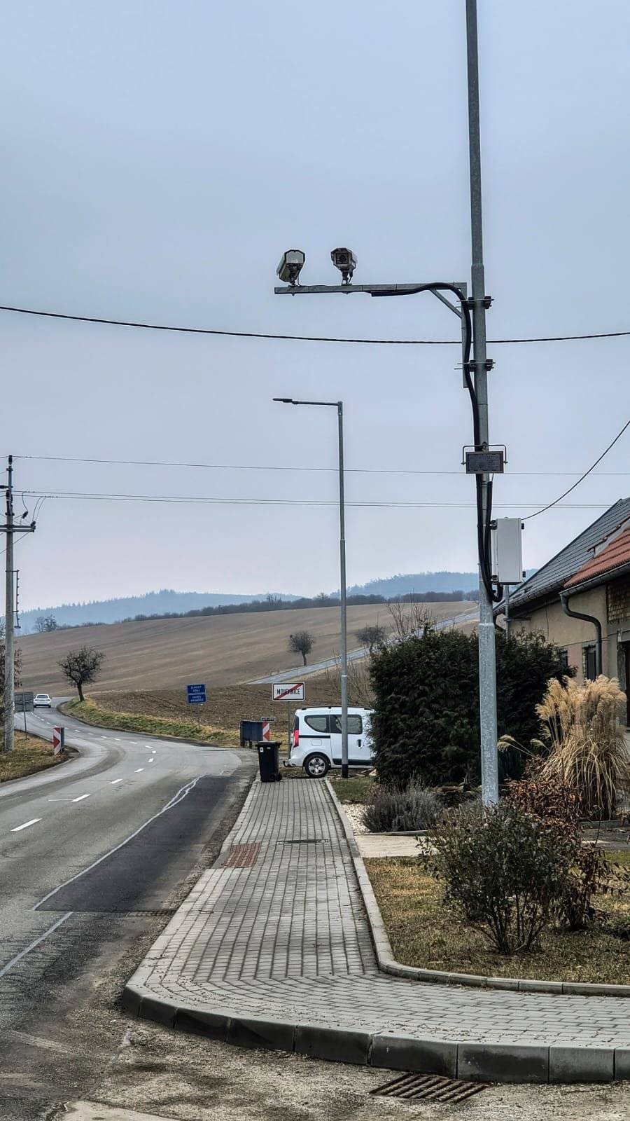 Vážení občané, doufáme, že instalace měření rychlosti v naší obci přispěje k bezpečnosti provozu na komunikacích v naší obci.