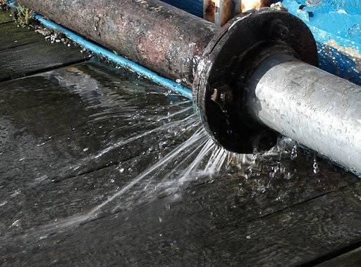 Zítra (středa 26.2.) z důvodu opravy na vodovodním řádu, dojde k zastavení vody. Voda nepoteče zhruba od 9:00 do 14:00 a odstávka bude probíhat na horním pásmu od kostela nahoru, velká i malá strana.