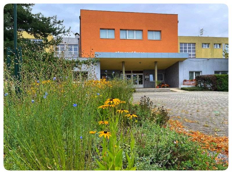 Vážení občané, zápisy do 1. tříd kralupských základních škol proběhnou ve dnech úterý 8. dubna a středa 9. dubna 2025. Bližší informace o zápisech naleznete včas na konkrétních webech základních škol.  Registrace elektronických přihlášek k zápisu bude spuštěna na webových stránkách ZŠ dne 3. 3. 2025 v 00:00 hod. a ukončena dne 31. 3. 2025 v 00:00 hod.   ZŠ 28. října - https://www.zsmikovice.cz/ ZŠ Gen. Klapálka - https://www.zsgenklapalka.cz/ ZŠ Komenského - https://www.zskomenda.cz/ ZŠ Václava Havla - https://www.zsvhkralupy.cz/ ZŠ Třebízského - https://www.trebizskeho.cz/   Do 1. tříd budou zapsány děti narozené v období od 1. 9. 2018 do 31. 8. 2019 a děti s odkladem povinné školní docházky z loňského roku.