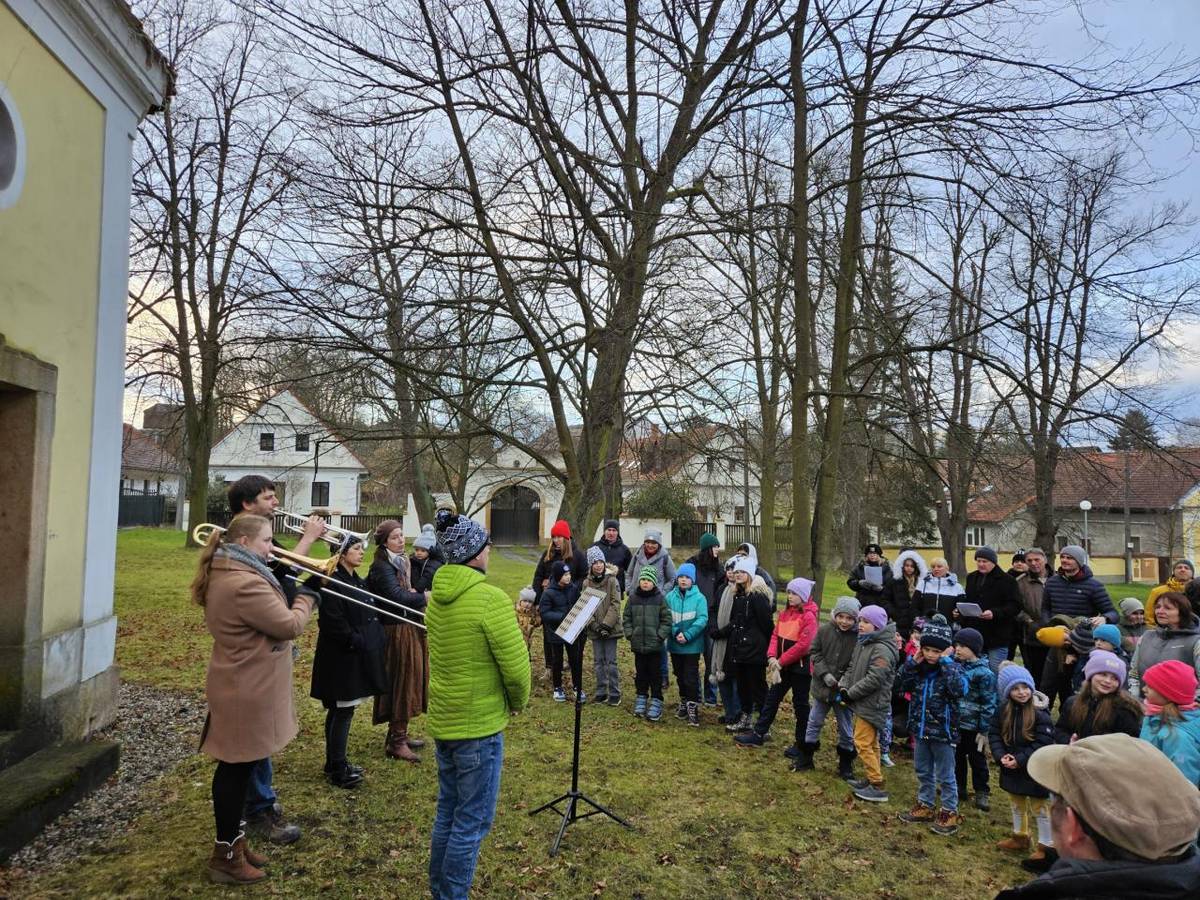Troubení u kapličky, 24. 12. 2024, foto Martina Beranová