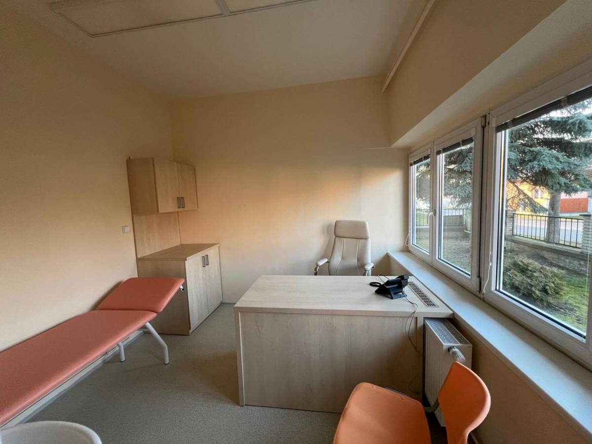 Oznamujeme občanům, že od 3. 3. 2025 začíná ordinovat MUDr. Lenka Horáková - praktická lékařka v Nehvizdech. Ordinace je zřízena v sokolovně Nehvizdy (adresa Nehvizdy, Na Příštipku 135).  Více informací najdete na webu ordinace a ordinační hodiny níže.