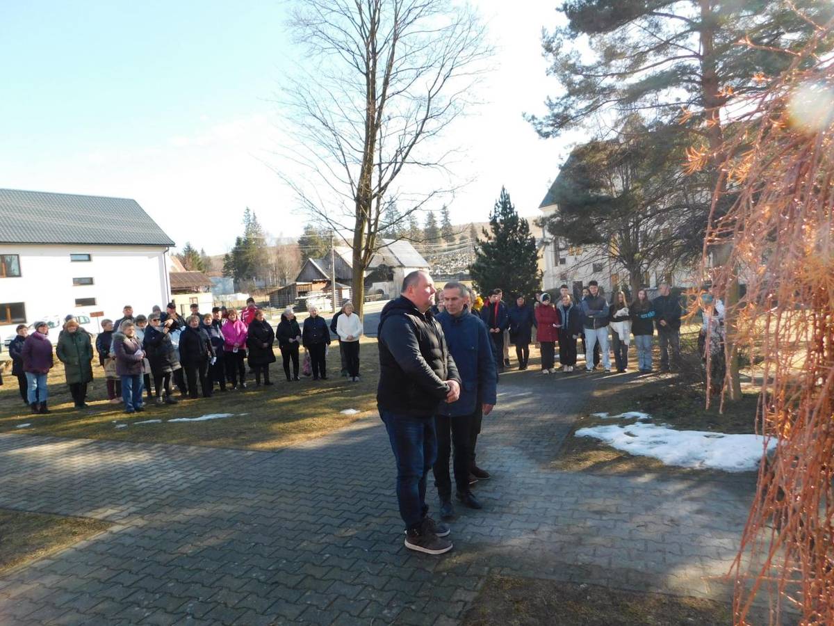 31.januára 2025 uplynulo 80 rokov ako bola oslobodená naša obec. Pri tejto príležitosti sme si položením venca pri pamätníku padlých pripomenuli túto dejinnú udalosť. Pripomenuli sme si mená naších občanov, ktorí padli v II.svetovej vojne i mená občanov deportovaných do koncentračných táborov.