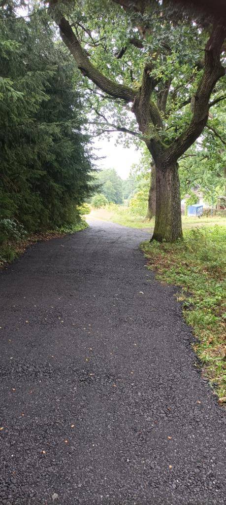 Po opravě rybníků zbyly obci na chatovišti cesty, které byly velmi těžko sjízdné. A tak jsme je opravili...