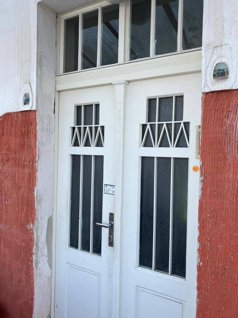 Za pomoci dotačního titulu POV 2024 byly vyměněny troje vstupní dveře do budovy obecního úřadu. Dveře musely odpovídat původnímu stavu a vyrobené musely být ze dřeva.