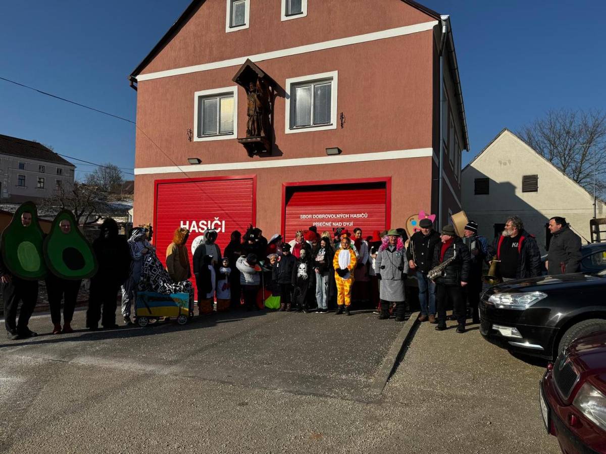 Dne 22.2.2025 se uskutečnil tradiční Masopust. Sešlo se hojně masek a tak si to všichni narámně užili. K poslechu a tanci zahrála kapela z SDH Nová Bystřice.