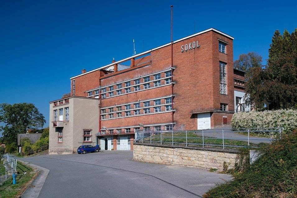 Kulturní komise pořádá v sobotu 8.března od 14 hodin v sokolovně tradiční setkání se seniory. Těšit se můžete na informace o dění v obci, kulturní program i taneční zábavu. Svoz do sokolovny zajištěn hasičskou dodávkou, která vyjíždí ve 13:30 h po zastávkách z Vesničky.