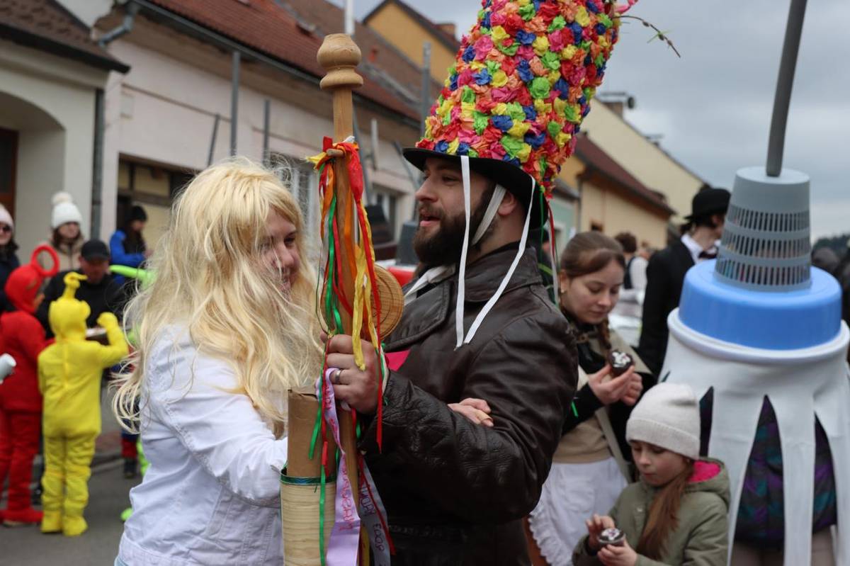 V sobotu 1. března 2025 proběhlo tradiční masopustní veselí v Radnicích. Ve 13 hodin se vydal pestrý průvod masek k městskému úřadu, kde jim starosta města Jan Altman dal svolení, k převzetí moci nad městem. Poté se vydal průvod ulicemi Radnic.