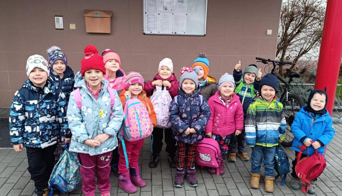 Od 4.12.2024 do 26.2.2025 jsme každou středu jezdili na plavecký výcvik do Fryčovic.