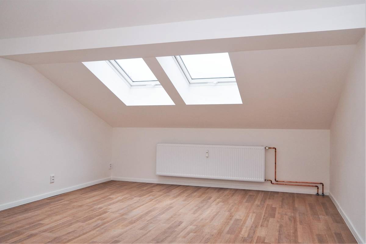 Vážení žadatelé! Do březnové nabídky licitačního řízení jsme mimo jiné zařadili také dva krásné podkrovní byty o velikosti 2+0 v domě na ulici 30. dubna 2034/14 v Ostravě. Kompletní nabídku volných bytů k pronájmu formou licitačního řízení, bližší informace a podmínky účasti najdete na našich webových stránkách https://www.nemovitostimoap.cz/cz/nemovitosti/byty/?podtyp=11 Všechny potřebné formuláře jsou k dispozici vždy pod technickým popisem u uvedených bytů, stejně jako zásady, dle kterých byty pronajímáme. Uzávěrka k tomuto kolu licitačního řízení je stanovena na 10. března 2025.  Pro bližší informace kontaktujte naši makléřku! T: 720 966 853!