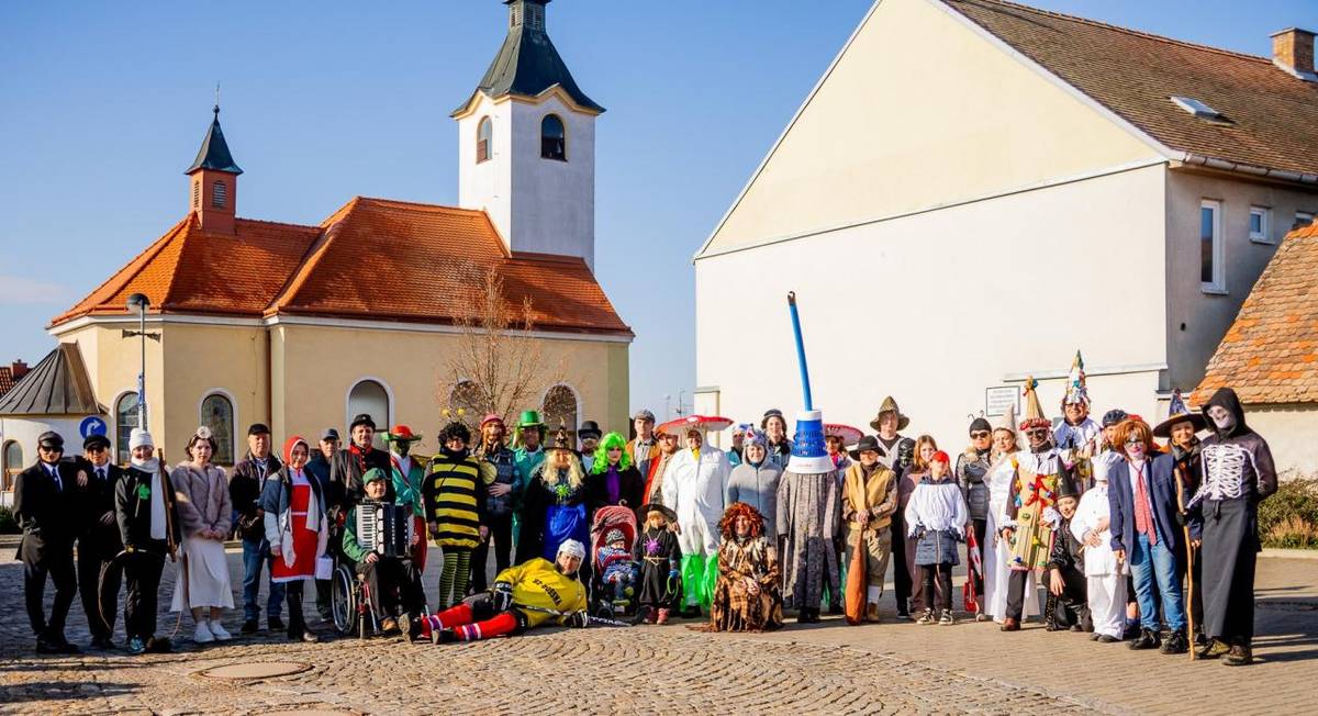 Masopustní průvod obcí