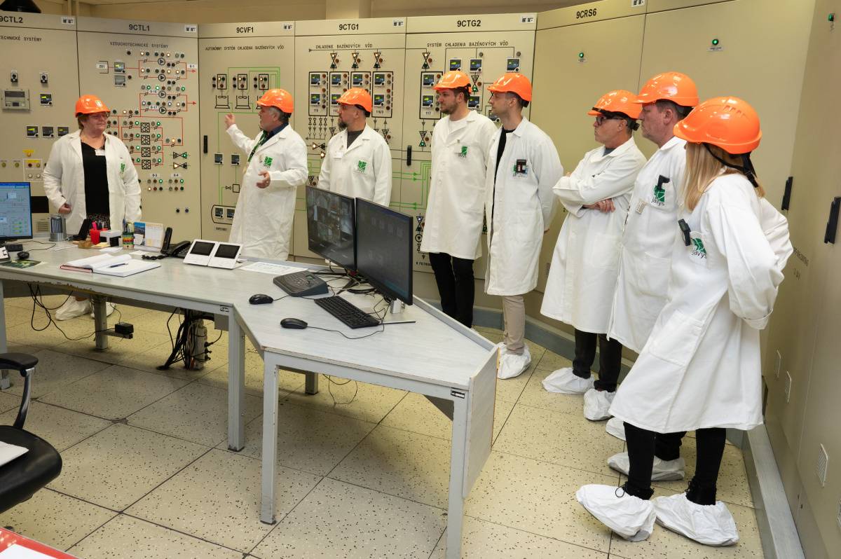 Dňa 14.2.2025 sme sa spolu s poslancami, zúčastnili exkurzie na JAVYS-e. Poslanci sa chceli oboznámiť s podmienkami, za akých sa skladuje rádioaktívny odpad.