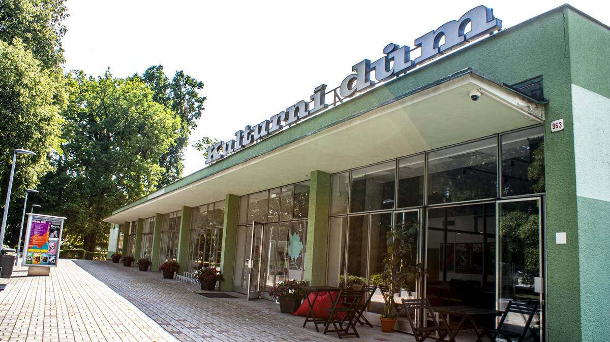 Starosta města Vodňany vyhlašuje Výběrové řízení na obsazení pracovní pozice ředitele (ředitelky) Městského kulturního střediska Vodňany. Předpokládaný termín nástupu do zaměstnání: 01.07.2025. Přihlášku do výběrového řízení podávejte pouze v písemné podobě nejpozději do 04.04.2025 do 11:00 hod. na adresu Město Vodňany, nám. Svobody 18, 389 01 Vodňany. Obálku označte heslem „výběrové řízení MěKS - NEOTVÍRAT“  Výběrové řízení - pohovor s vybranými uchazeči/uchazečkami proběhne v úterý 08.04.2025 v době mezi 8:00 – 17:00 hod.    Další informace nalezte na:  https://www.vodnany.eu/assets/File.ashx?id_org=18428&id_dokumenty=463223