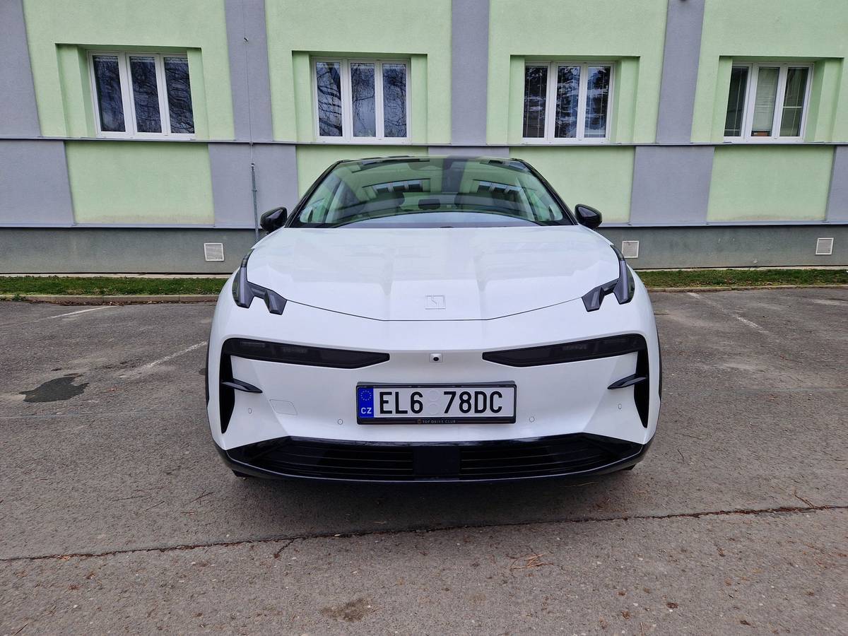 Otestovali jsme čínské SUV Zeekr X, které využívá stejnou platformu jako třeba Volvo EX30. Mimo jiné i proto, že Zeekr spadá do portfolia koncernu Geely. Typické čínské auto to ale minimálně designem není.