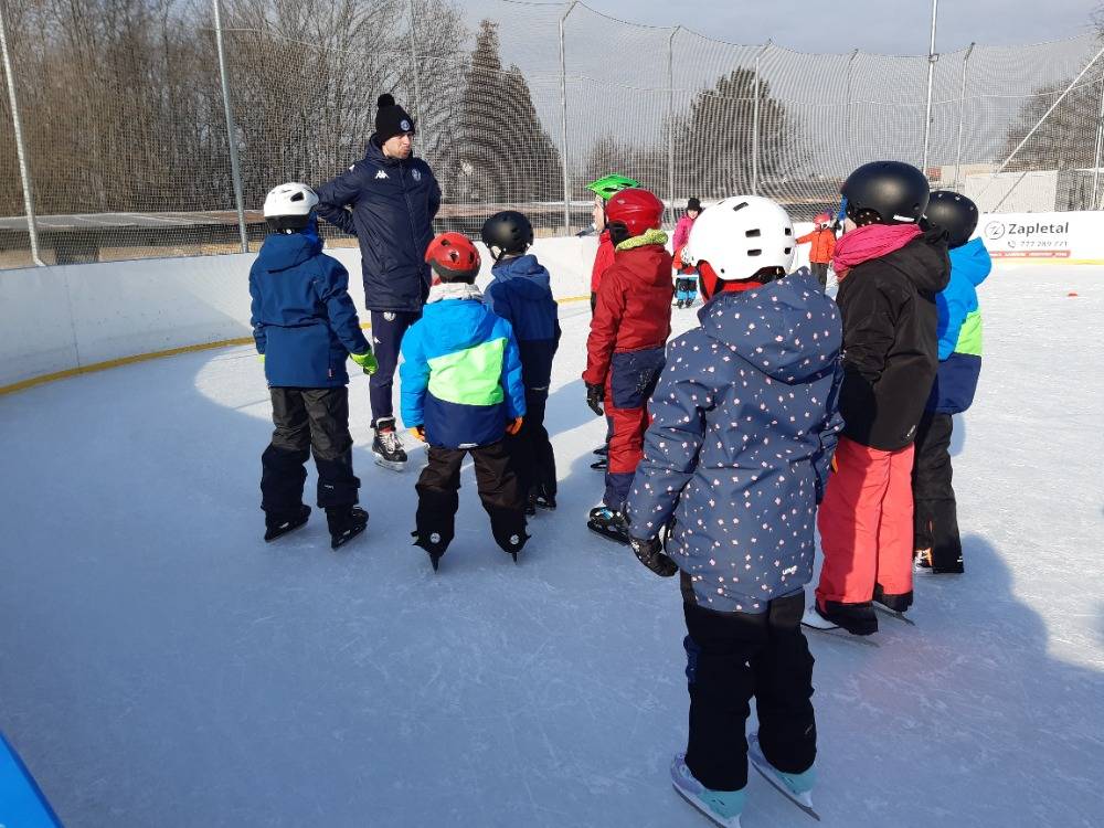 Dne 21.2. proběhlo bruslení na kluzišti v Holešově.