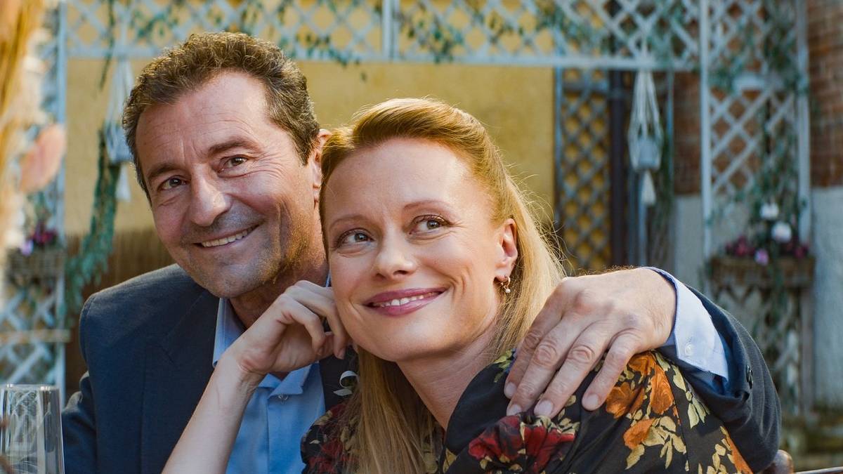 Středa 12. března v 19.30 hod. KINO Divadlo Horní Počernice Hrají: Ondřej Vetchý, Jiří Langmajer, Lind Rybová, Sara Sandeva a další Film, který vás dobře naladí. Od tvůrců populární komedie Ženy v běhu.  Život se mění během okamžiku a z moře času, které má Josef před sebou, se nečekaně stane pouhá louže. S pomocí přátel si začíná plnit všechny sny, které už nechce odkládat. A tak nakonec dojde na mistrovské housle i tu pravou lásku na celý život.