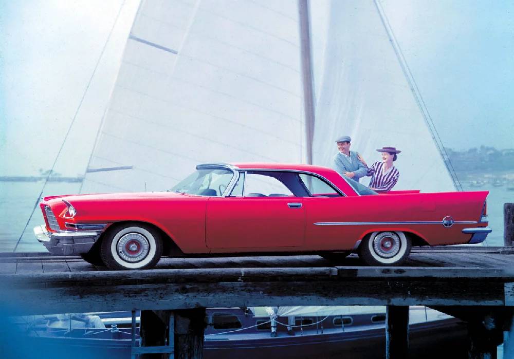Když na podzim 1956 debutoval Chrysler 300C, byla to naprostá bomba. Štíhlá a vyzývavá karosérie patřila k tomu nejlepšímu, co Chrysler stvořil v celé své historii
