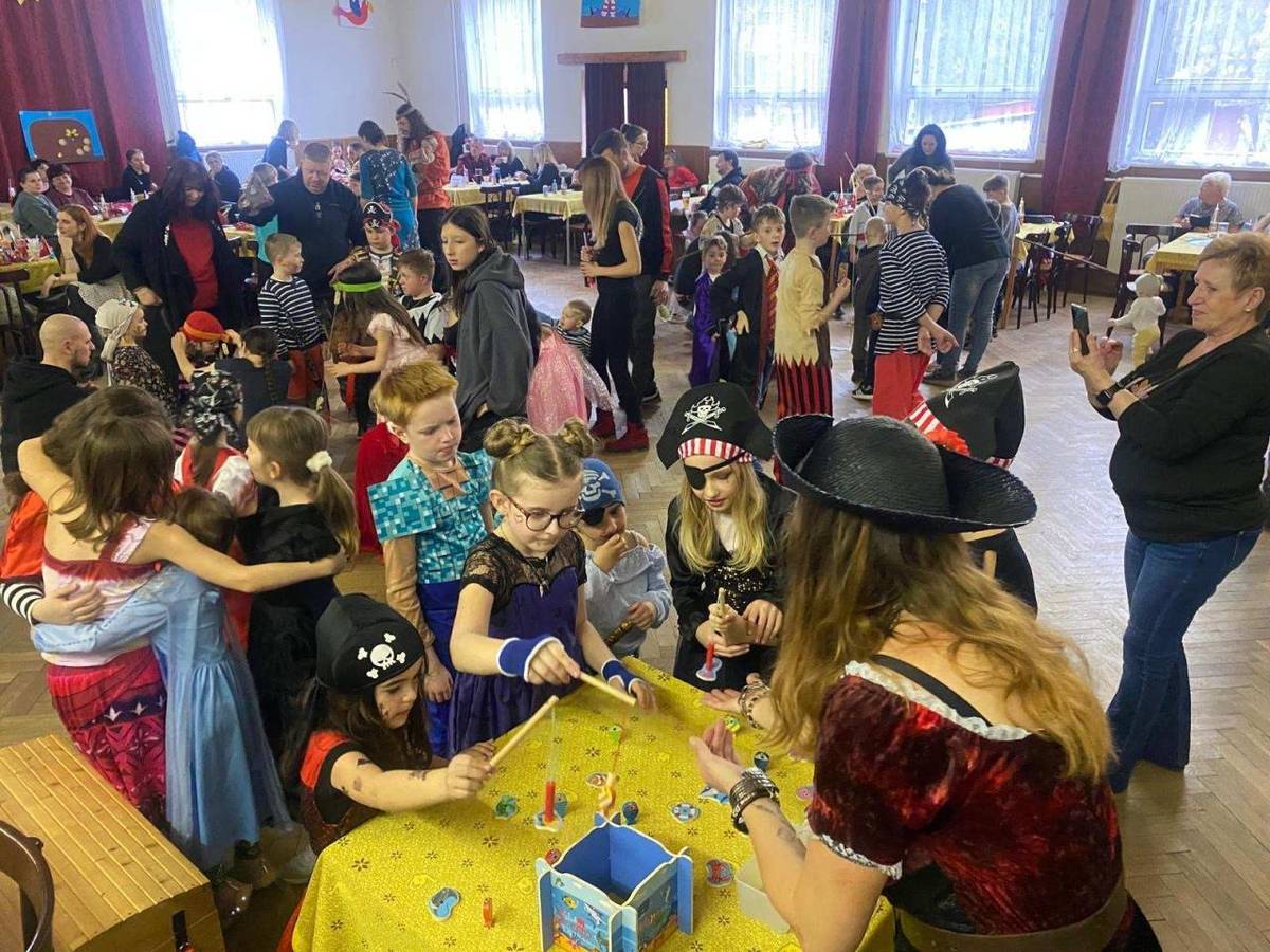 V sobotu 15. března sešly se na sále obecního úřadu podivuhodné postavičky. Ano, hádáte správně, konal se Dětský maškarní karneval.