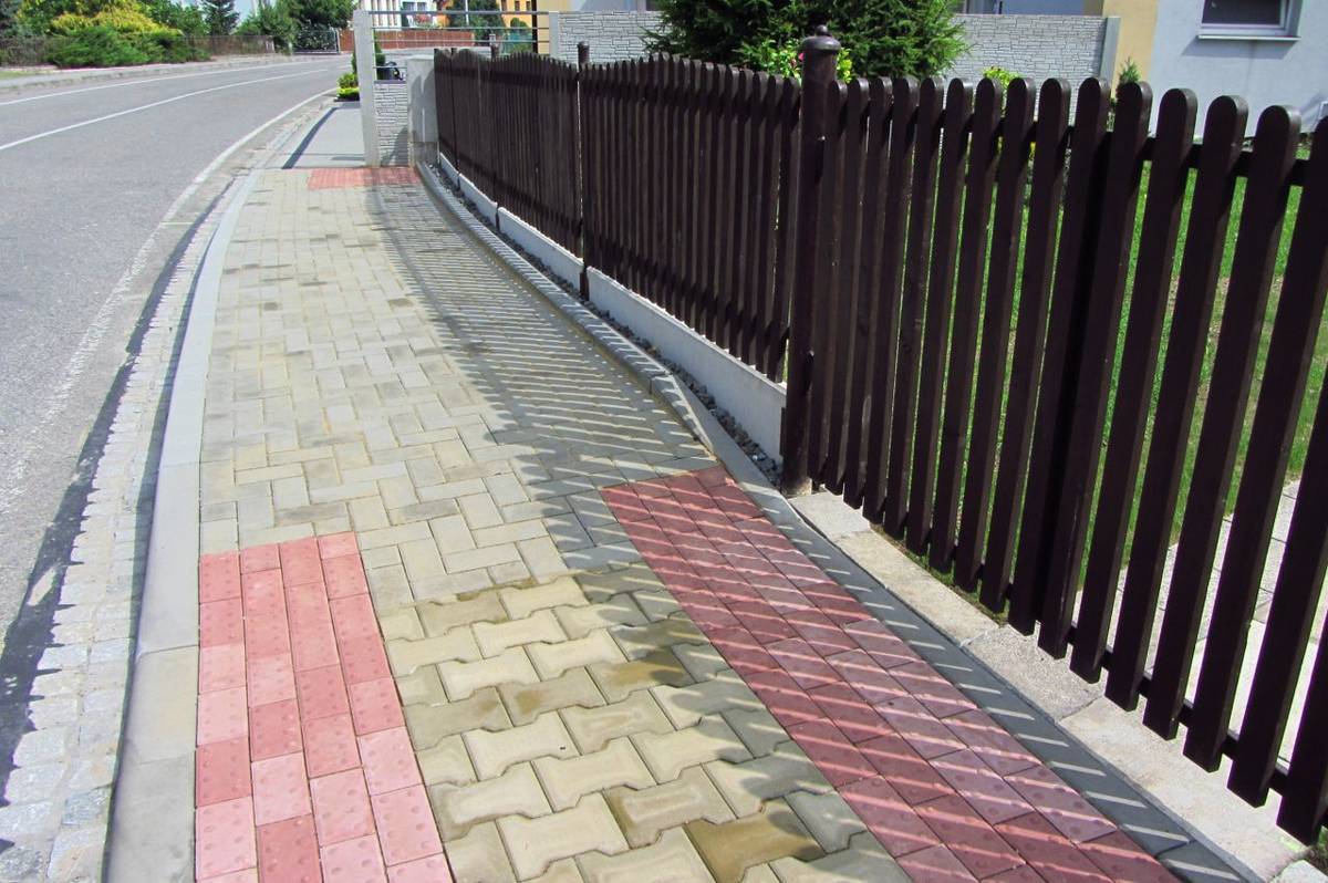 Projekt „Zvýšení bezpečnosti chodců v obci Petřvald“ byl realizován z programu „Podpora obnovy a rozvoje venkova Moravskoslezského kraje 2017“ a spolufinancován Moravskoslezským krajem.