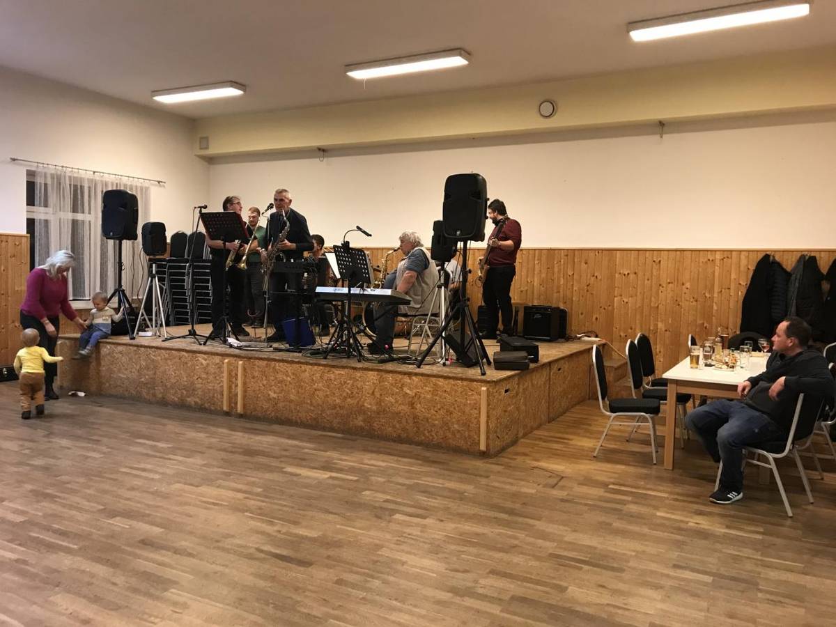 16. listopadu 2024 Svatomartinská stezka, lampiónový průvod a posvícenské posezení ve Chmelné