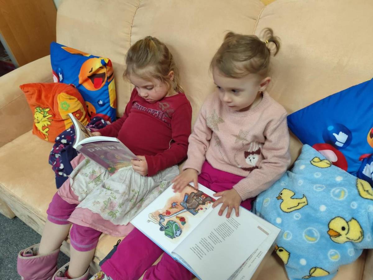 Březen - měsíc čtenářů aneb "NEDĚLNÍ ODPOLEDNE S POHÁDKOU"  Knihovna Karlín - neděle 16. 3. 2025 od 17 hodi