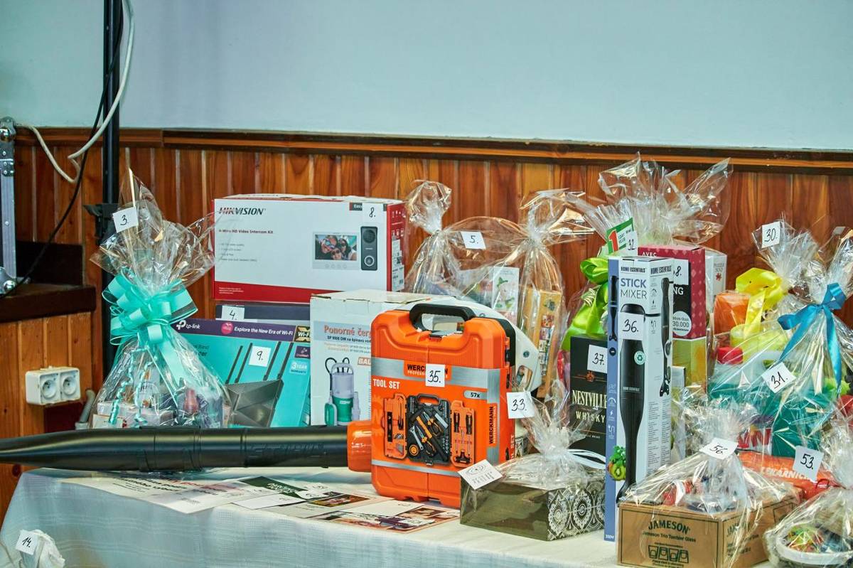 Fašiangový sprievod masiek a bohatý kultúrny program.