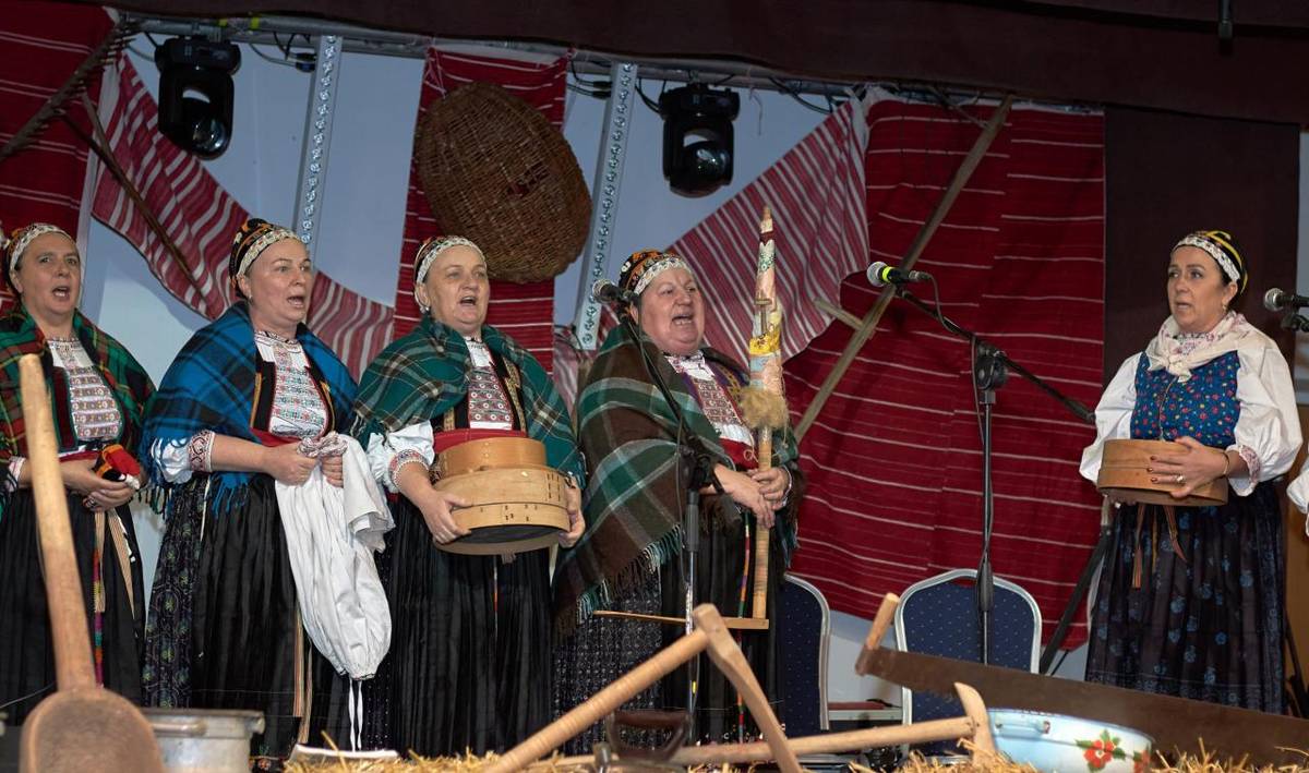 Fašiangový sprievod masiek a bohatý kultúrny program.