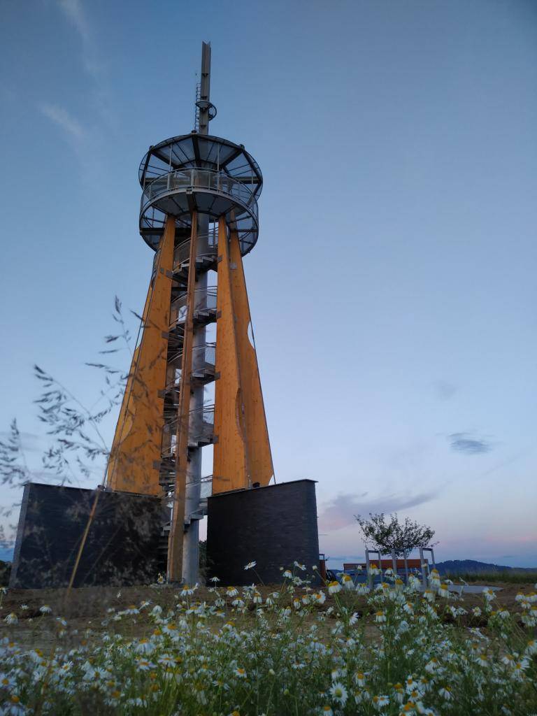 V turistické oblasti Poodří, konkrétně v Blahutovicích nad Odrou, místní části Jeseníku nad Odrou, stojí v blízkosti dalších atraktivit nová rozhledna, která je součástí sítě rozhleden a vyhlídek v Euroregionu Silesia – jde o třiadvacet vyhlídek a rozhleden v Česku a jedenáct v Polsku.