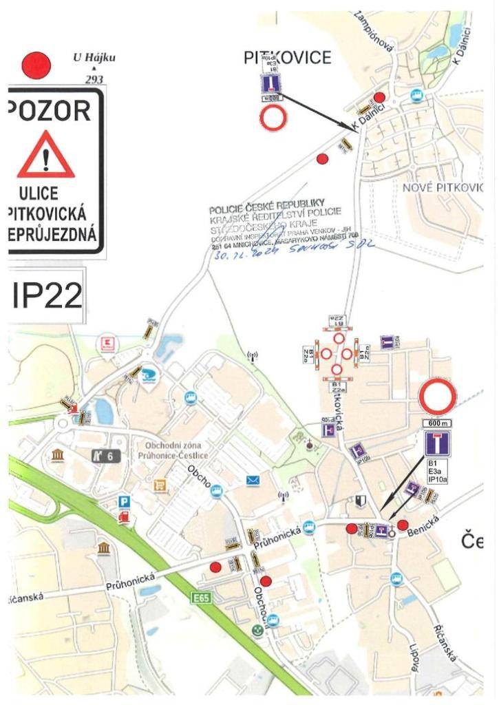 ve dnech 31.3.2025 až 15.4.2025 proběhne z důvodů pokládky inženýrských sítí ÚPLNÁ UZAVÍRKA ulice PITKOVICKÁ v místě křižovatky s ulicí Severní a Okružní.  Objízdná trasa je vedena přes ulici Obchodní a to v obou směrech (viz obrázek).
