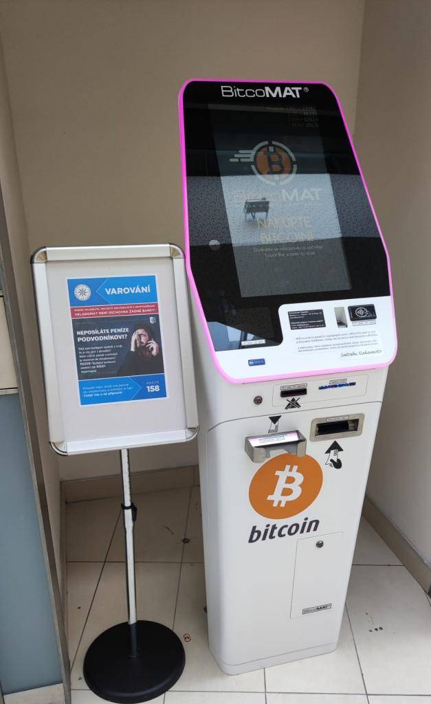 Dnešní moderní doba nahrává podvodníkům, kteří se svou obětí nemusí přijít do fyzického kontaktu. Stačí jim pouze telefon a věrohodný scénář, aby svou oběť připravili o několik desítek či stovek tisíc korun!