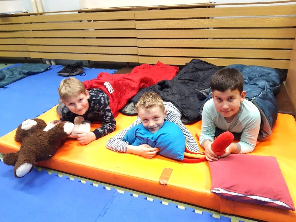 V pátek 14.3. od 17,30 h. do 15.3. 8,00 h. se konal 1. ročník akce Noc s Andersenem.