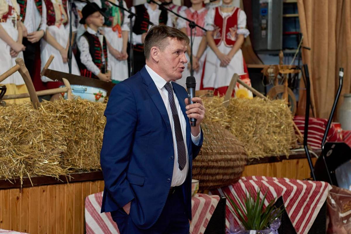 Fašiangový sprievod masiek a bohatý kultúrny program.