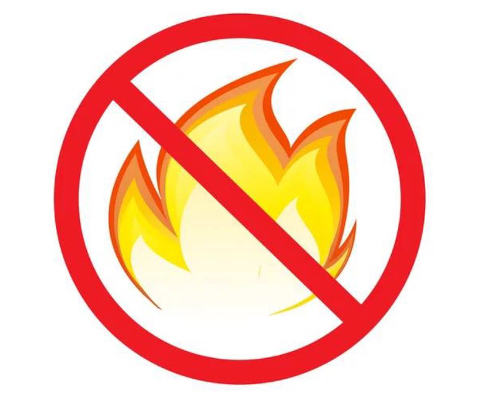 Pálení trávy a listí na zahradě je od března 2025 úplně zakázáno