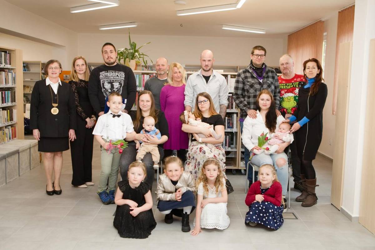 V pátek 14. 3. proběhlo letošní první vítání občánků a byly přivítané děti, které se narodily do konce roku 2024.  Děti z mateřské školky vystoupily před rodiči dvou holčiček a jednoho chlapečka.