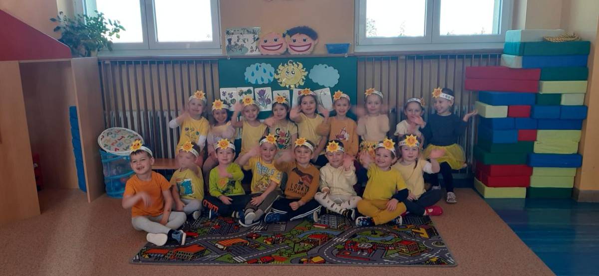 Jarní tvoření si se svými rodiči užila i Koťátka, veselí ptáčci a kytičky jim přivítají jaro i doma