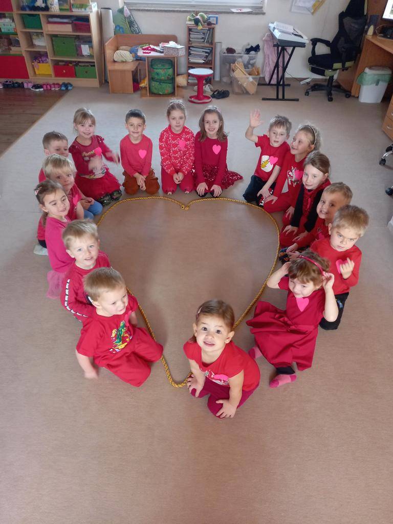 Ve školce se máme všichni rádi.