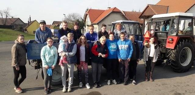 Přidejte se k nám a ukliďme společně naše okolí!         Srdečně vás zveme k účasti na dobrovolnické úklidové akci „Ukliďme Česko“, která se uskuteční v sobotu 29.3.2025 v 8:30 u hasičské zbrojnice.   Připojte se k nám a pomozte nám uklidit naše okolí od nepořádku a černých skládek. Společně můžeme udělat velký rozdíl a přispět k čistšímu a zdravějšímu prostředí.   S sebou si vezměte dobrou náladu a chuť pomoci. Rukavice a pytle na odpadky zajistíme.   Vlastní ochranné prostředky výhodou.   Po úklidu je pro všechny účastníky připraveno malé občerstvení.   Úklid je plánován na dopoledne.     Projdeme se kolem cyklostezky a po staré silnici, není to tak strašné jak to bývalo, ale nějaký odpad tam je. Pokud víte i o jiných místech, kde to není, jak má být, budu rád za každou informaci.   Více také v příloze a průběžně na www.tynistko.cz