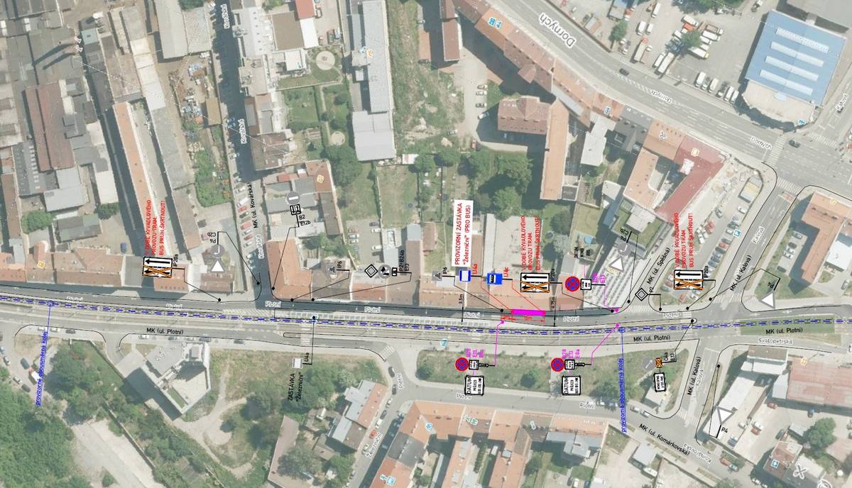 V rámci těchto víkendů bude vzhledem k uzavření viaduktu Křenová jezdit linka č. 12 do Komárova jednokolejně. Po té koleji, kterou dnes používá ve směru do centra.   Výluka č.1: 29-30.03.2025 Výluka č.2: 05-06.04.2025 Výluka č.3: 18-21.04.2025 Výluka č.4: 26-27.04.2025 Výluka č.5: 03-04.05.2025 Výluka č.6: 07-08.06.2025 Výluka č.7: 14-15.06.2025 Výluka č.8: 21-22.06.2025 Výluka č.9: 28-29.06.2025 Výluka č.10: 26-27.07.2025   Náhradní zastávka Železniční pro autobusy MHD bude realizována na ul. Plotní před č.p. 69-71, pouze po dobu víkendových výluk. V místě tedy nebude možné mezi protihlukovou stěnou parkovat auta. Pro bližší informace sledujte přímo DpmB.