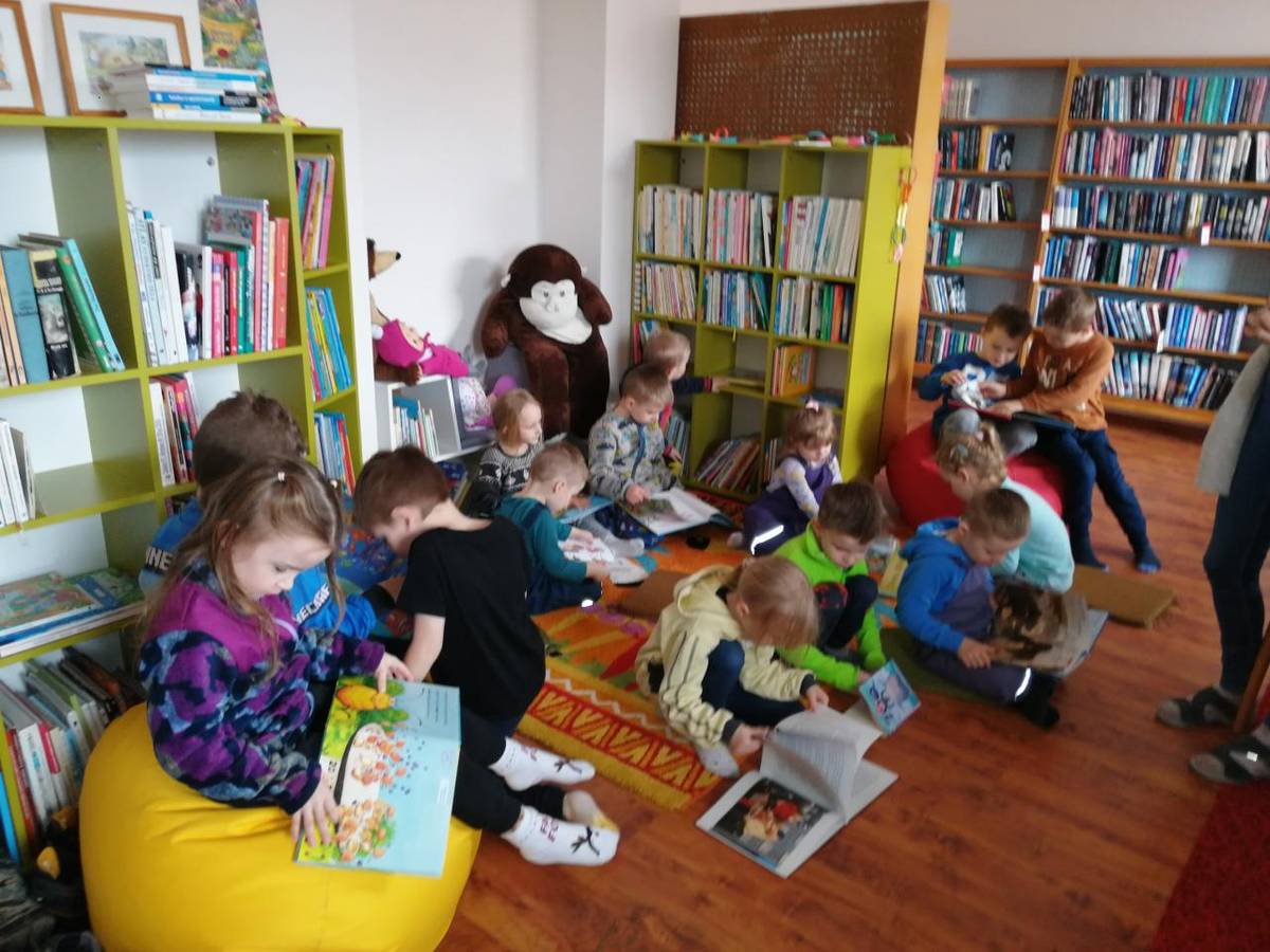 V pondelok 24.3.2025 navštívili deti z materskej školy obecnú knižnicu.