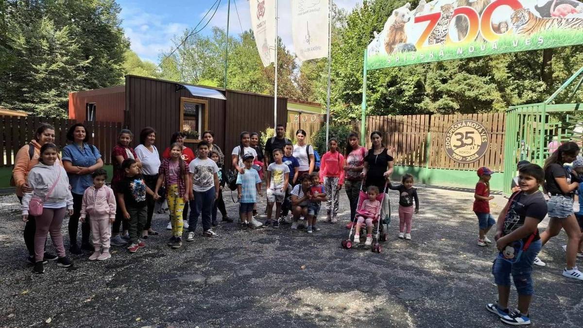 Rozvojovy tím Ochtiná naplánoval pre rodiny krásny spoznávací výlet do zoologickej záhrady, ktorá je najmenšia zároveň najmladšia zoo záhrada na Slovensku.  Návšteva zoologickej záhrady je nielen pre deti, ale aj rodičov vždy radostnou udalosťou. V areáli sme pozorovali rôzne druhy zvierat...