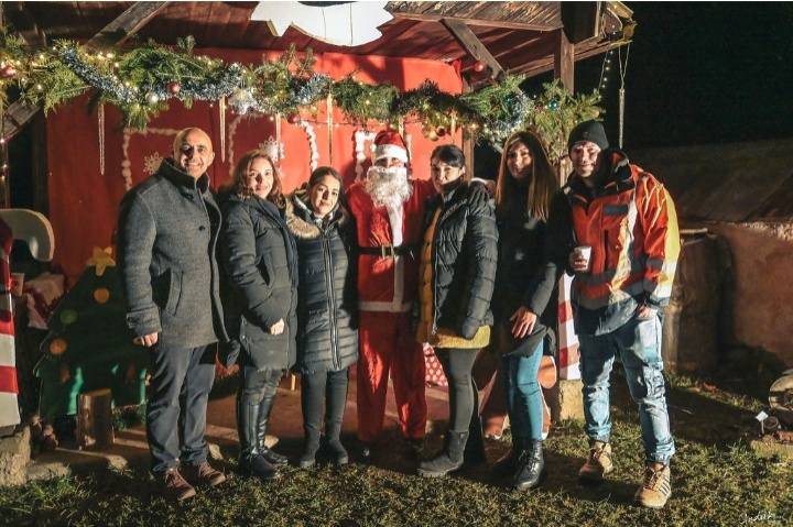 Krásna vianočná besiedka a  výborná kapustnica je neodmysliteľnou súčasťou našich Vianoc.   Veľká vďaka patrí Vám všetkým za nádhernú atmosféru plnú radosti, spolupatričnosti, a vianočného ducha.  Veríme, že sa Vám naša spoločná akcia páčila, a že  sa spoločne budeme častejšie stretávať aj naďalej