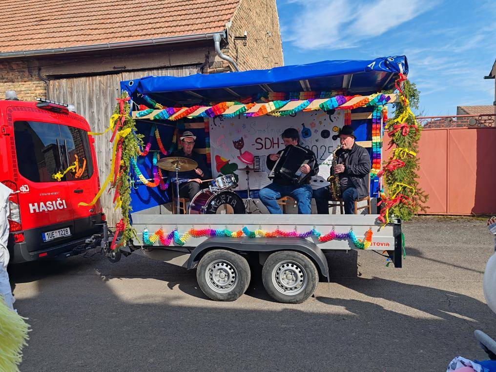 V sobotu 22.3. uspořádal sbor dobrovolných hasičů ve Smolnici po delší časové přestávce masopustní průvod obcí. Do průvodu dorazil velký počet masek a i  přihlížejících. Počasí bylo nádherné a vše se vydařilo.