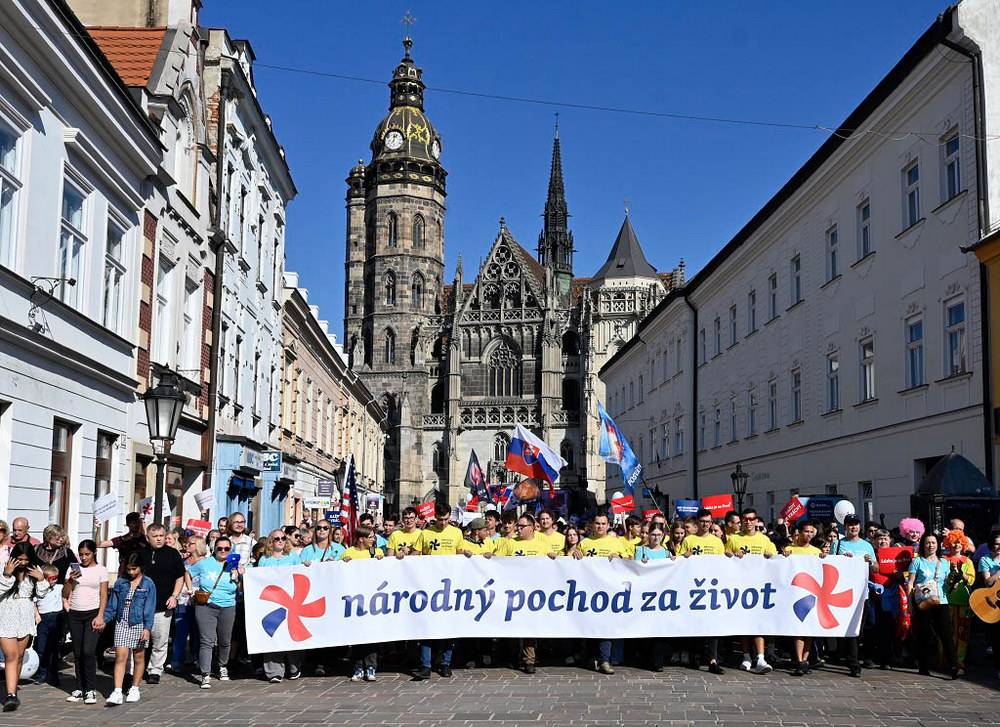 V nedeľu 22.9.2024 sa dvadsaťdva našich farníkov zúčastnilo Národného pochodu za život v Košiciach. Bol to v poradí štvrtý pochod, ktorého cieľom bolo dosiahnuť ochranu života od počatia po prirodzenú smrť. Zúčastnilo sa ho približne 40.000 ľudí.