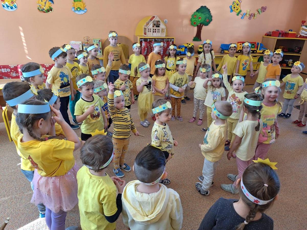 Berušky si užily pěkné odpoledne s rodiči a prarodiči při jarním sluníčkovém tvoření.