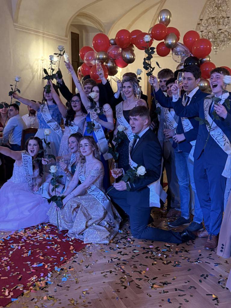 V pátek 21.3.2025 se na borském zámku uskutečnil historicky první maturitní ples  Střední školy v Boru.