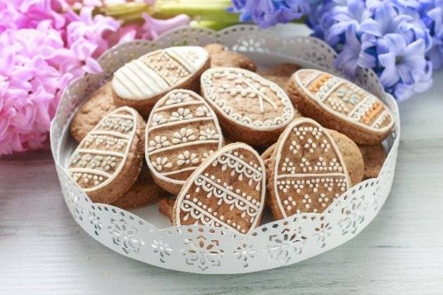 Blanka Haasová zve na již tradiční zdobení velikonočních perníčků. V sobotu dne 12. dubna od 14 hod. na obecním úřadě ve Volevčicích. S sebou vzít něco na odnos perníčků.